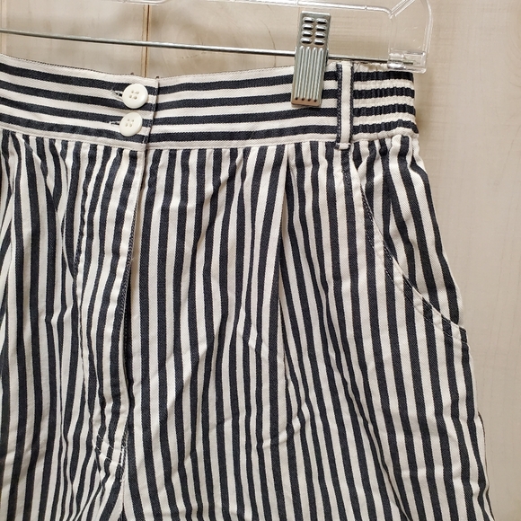 Vintage Izod High Rise Tailored B&W Striped Shorts Size 6 - Picture 5 of 13